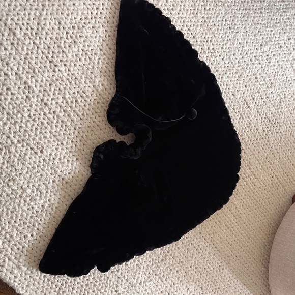 Stunning Poncho/Shawl/Cape -Its Faux Fur but unbelievably soft. - Picture 5 of 9